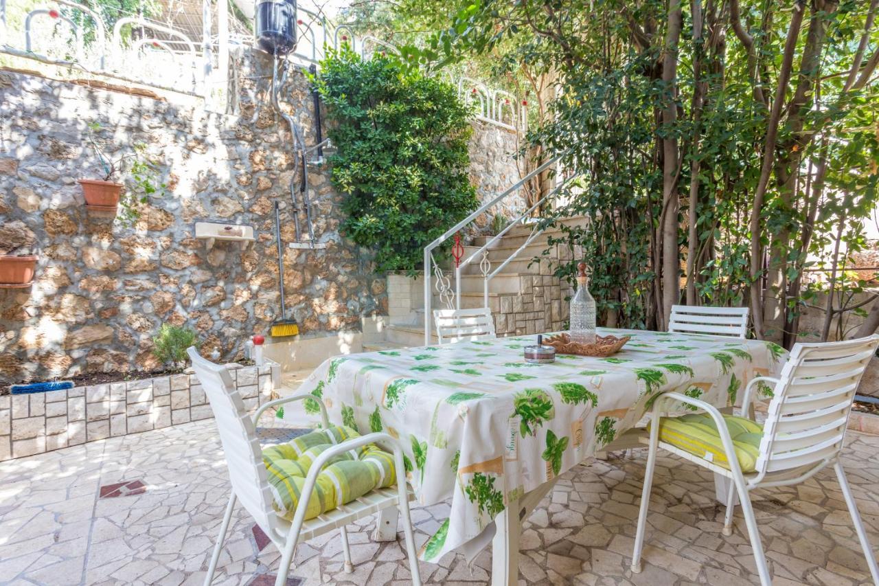 Apartments By The Sea Stanici, Omis - 1028 Tice エクステリア 写真